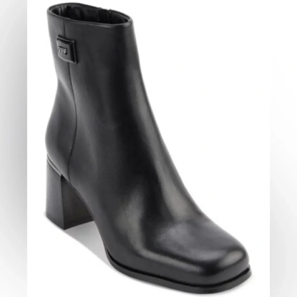 DKNY Women's Ranya Zip Ankle Booties- Size 8- Smooth Black Leather - Picture 1 of 8